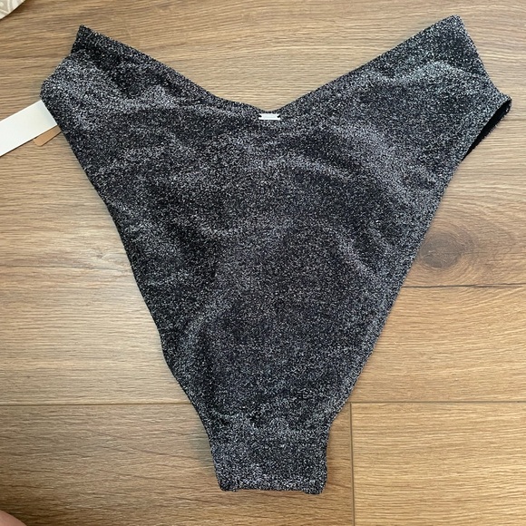 Bottom - Picture 2 of 8